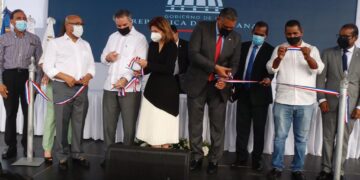 Ministro de Interior y Policía recibe del Propeep Club Deportivo y Cultural Los Cachorros de Cristo Rey remozado 