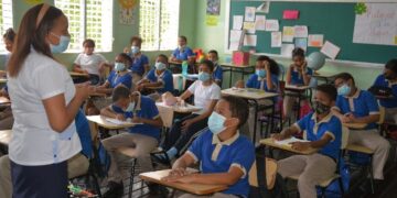Minerd agradece a las familias su confianza al enviar los estudiantes a las escuelas