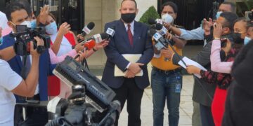 FJT entrega informe al senado sobre la improcedencia e inconstitucionalidad del contrato de fideicomiso de Punta Catalina