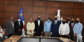 En un hecho sin precedentes Gobierno aumenta más del doble el salario a trabajadores del sector azucarero  
