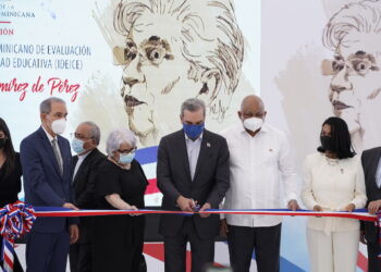 Presidente Luis Abinader y ministro Roberto Fulcar rinden honor al legado de 60 años de Ivelisse Prats-Ramírez de Pérez