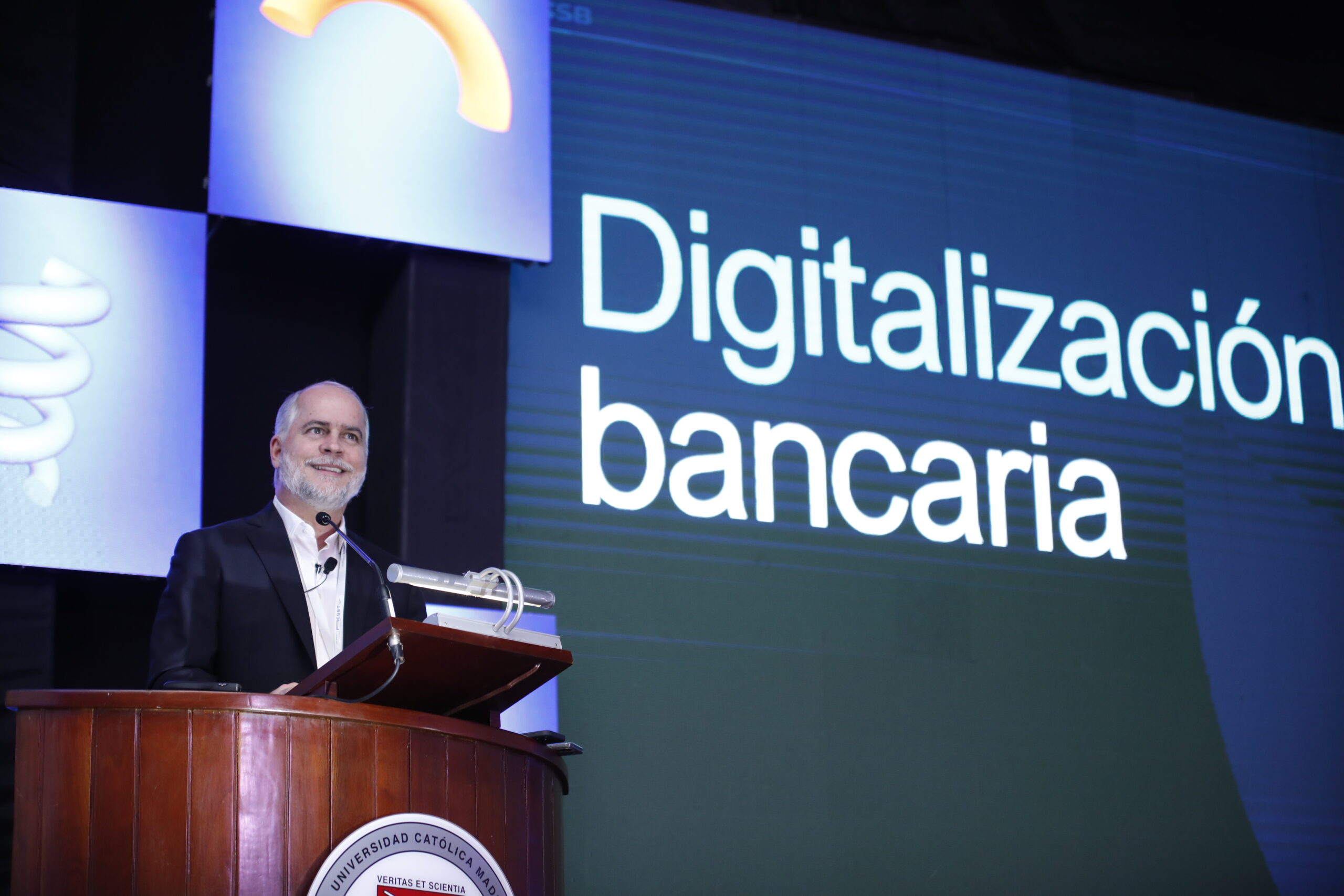 Superintendencia de Bancos promueve la digitalización para transformar servicio de usuarios