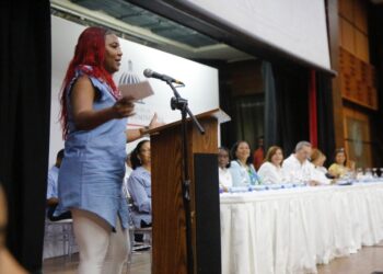 Abinader califica como “ejemplos en el mundo” a empleados sector salud