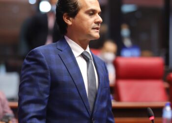 Senador renuncia a comisión que estudia proyecto de Ley de Extinción de Dominio