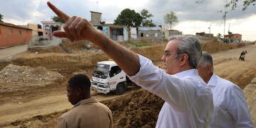 Presidente lleva soluciones a Santiago y deja iniciadas obras de agua por más de RD$365 millones
