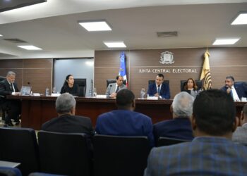 JCE realiza audiencia pública con organizaciones políticas
