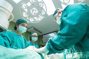 Paralizaron las cirugías en clínicas privadas para 15 seguros médicos