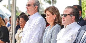 Presidente Abinader entrega 30 ambulancias equipadas servicios de emergencias