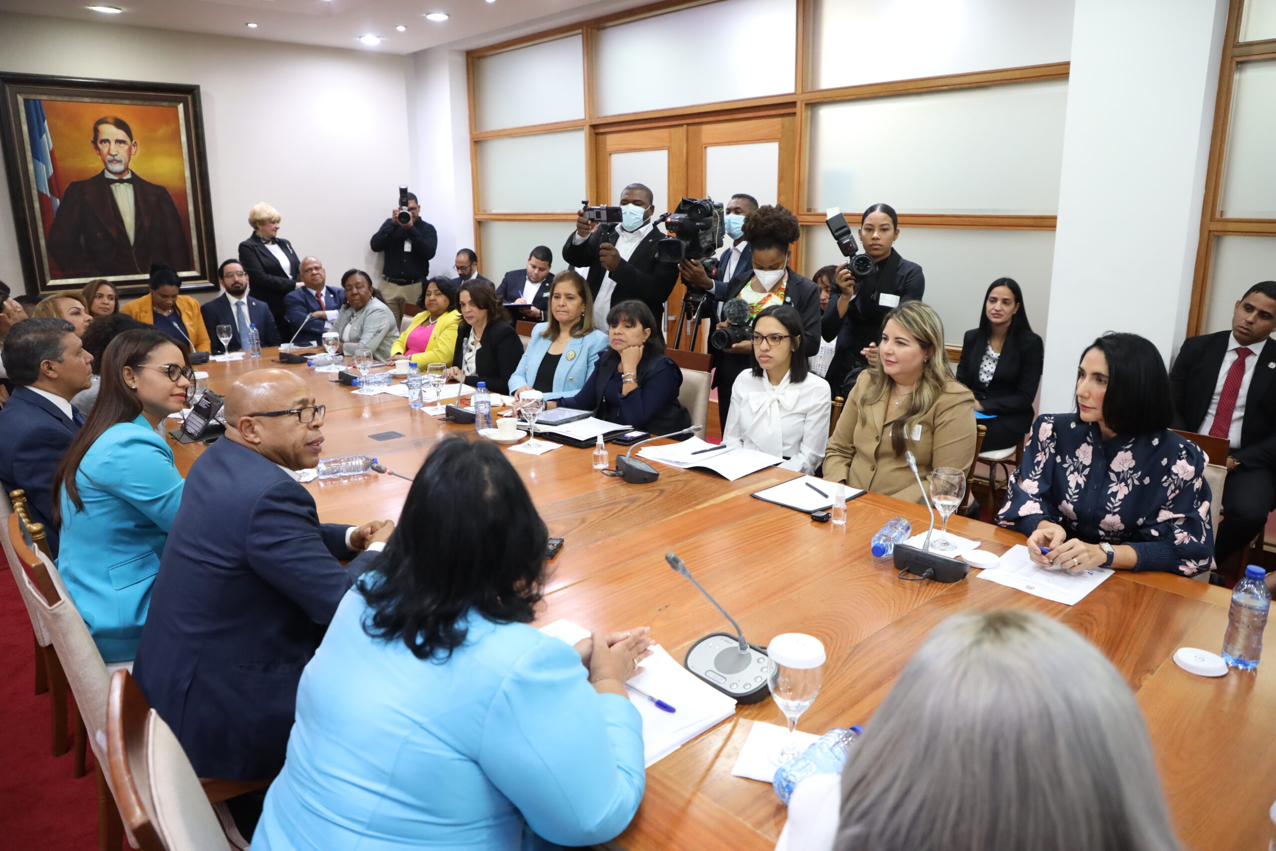 Comisión de Niñez y Adolescencia de la Cámara de Diputados se reúne con Inaipi, Conani y GANA