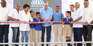 Presidente Abinader inaugura escuela Melania Manzueta en Monte Plata con inversión de más de 32 millones de pesos