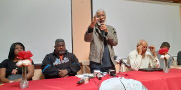 Fenatrano entrega 110 certificados a chóferes de carros públicos para que puedan laborar en rutas de Villa Mella