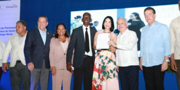 Gobierno entrega más de RD$173 millones en préstamos a micros y pequeños empresarios de Santo Domingo Norte 
