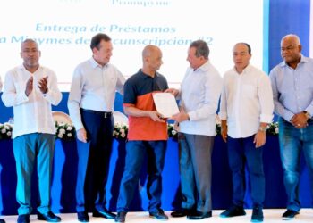 Gobierno entrega RD$ RD$110 millones en prestamos a 948 empresarios de la Mipymes￼ ￼