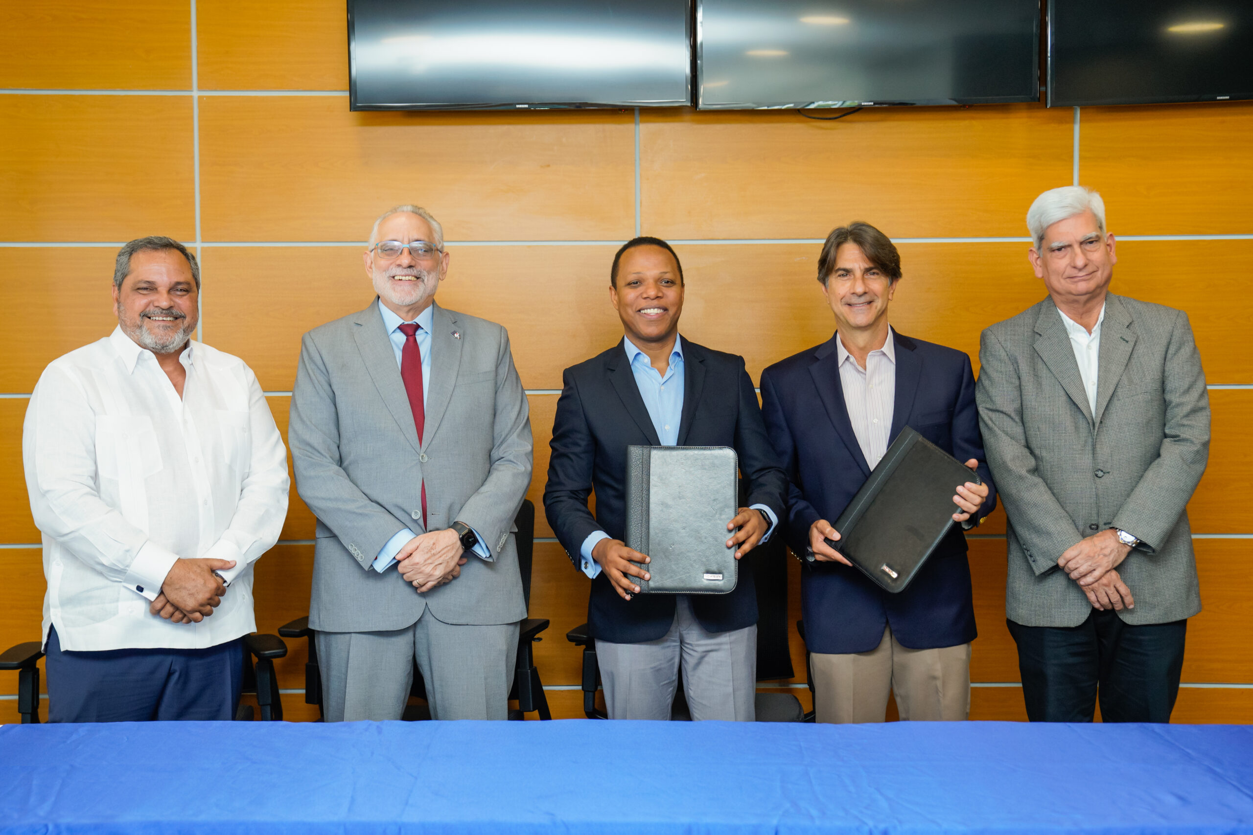 Edesur apoya nueva vez Torneo Béisbol, firma acuerdos y crea dos circuitos que elevan el nivel de confiabilidad del servicio