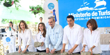 Presidente Abinader y ministro Collado dan primer picazo para iniciar rehabilitación en calles de Ciudad Colonial