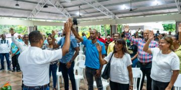 Milton Morrison juramenta cientos de personas del PRD y PLD en los Alcarrizos