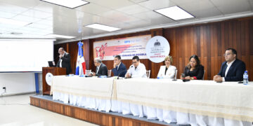 Ministerio de Salud proyecta aplicar un millón de dosis de vacunas contra la rabia a perros y gatos