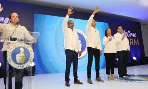 PRM juramenta autoridades en Santiago