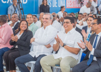 El mandatario resaltó los avances en producción de agua potable, alcantarillado sanitario y limpieza de cañadas en la gestión de Felipe Suberví (Fellito)