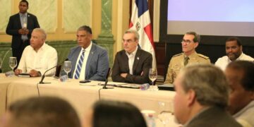 Presidente Abinader encabeza reunión con liderazgo político nacional
