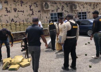 CESFRONT Y DNCD ocupan Mil 945 libras presumiblemente marihuana en Pedernales