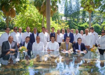 Collado y empresarios de Santiago planifican inversión turística de más de 400 millones de pesos.