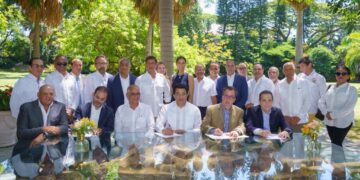 Collado y empresarios de Santiago planifican inversión turística de más de 400 millones de pesos.