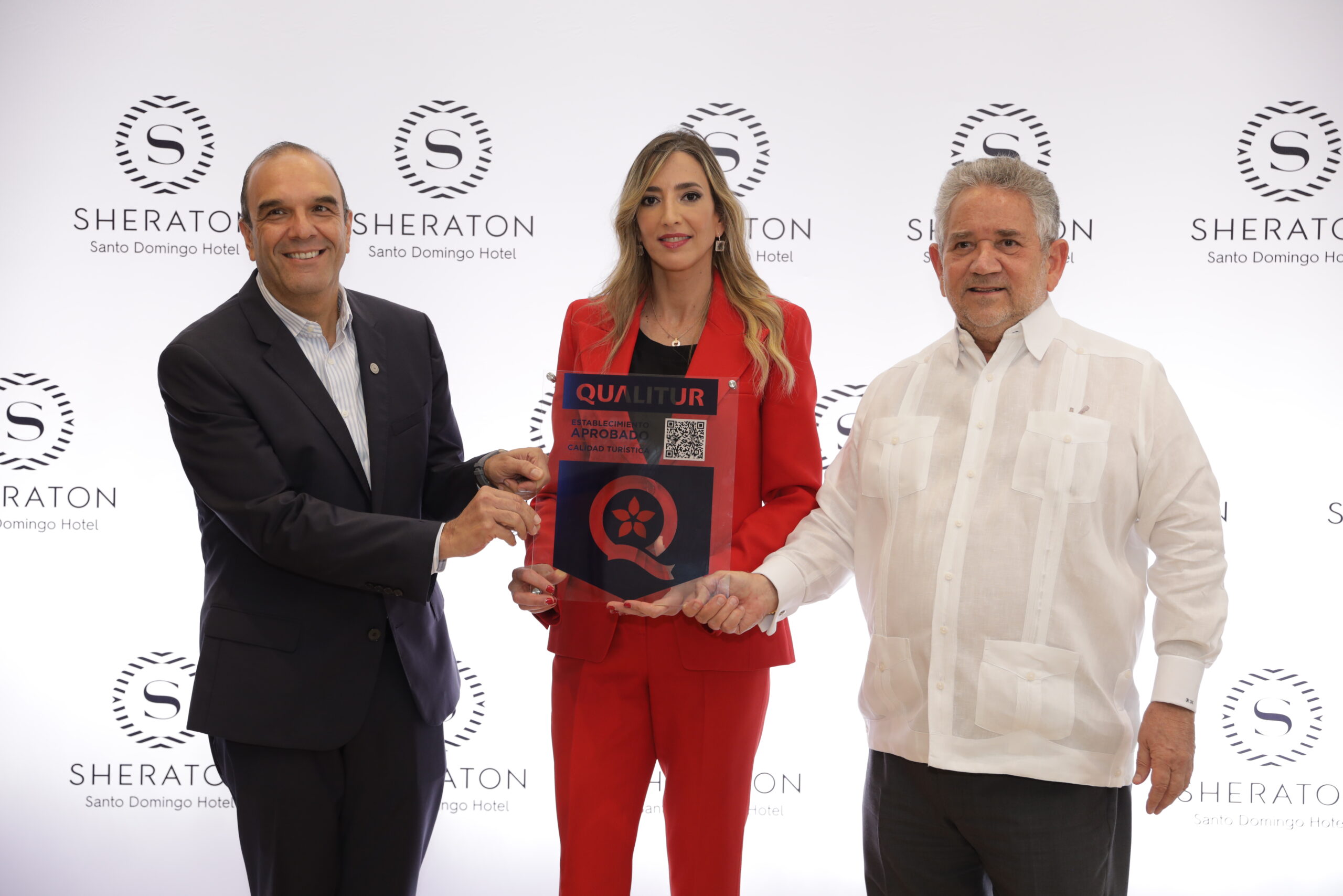 Ministerio de Turismo entrega certificación Qualitur al Hotel Sheraton