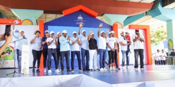 Personalidades del deporte, arte y cultura apoyan programa “De Vuelta al Barrio” en Santo Domingo Oeste