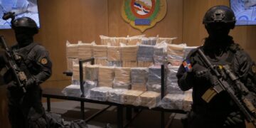 Frutan envió de 229 paquetes presumiblemente cocaína a  PR arrestan uno y buscan otros