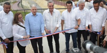 El presidente Luis Abinader y Wellington Arnaud, director del INAPA, dejan inaugurada segunda etapa del saneamiento de arroyo Gurabo en Santiago