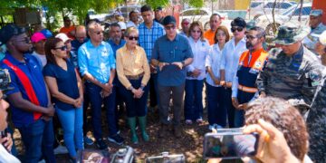 Ministro Igor Rodríguez realiza ayudas a familias afectadas por las lluvias en Cotuí