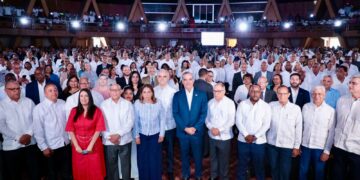 Presidente Abinader firma pacto con centrales sindicales para fortalecer diálogo social y profundizar los cambios a favor de los trabajadores dominicanos