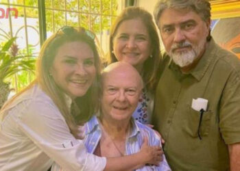 Hipólito Mejía afirma estar «bien y enterito» tras sufrir caída