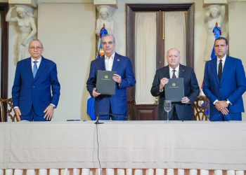 Presidente Luis Abinader firma acuerdo de colaboración entre FINJUS y la Consultoría Jurídica del Poder Ejecutivo orientado al fortalecimiento del Estado social y democrático de derecho, institucionalidad y lseguridad jurídica del país