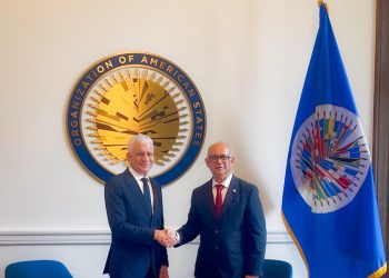 Ricardo de los Santos y secretario general de la OEA abordan cooperación regional frente a drogas sintéticas