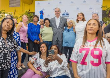Presidente Abinader inicia entrega del Bono Madre 2026 que beneficiará a más de un millón de madres dominicanas