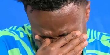 Con lágrimas en los ojos, Vinicius Jr. agradece los sacrificios que hicieron posible su sueño