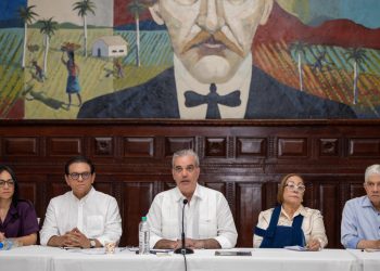Presidente Abinader se reúne con líderes comunitarios y evalúa avances de obras clave en Santiago