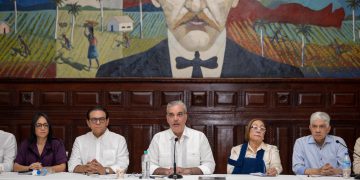 Presidente Abinader se reúne con líderes comunitarios y evalúa avances de obras clave en Santiago