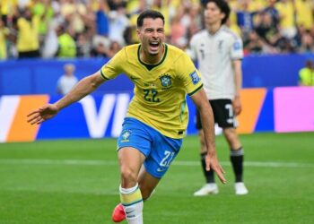 Gol de Martinelli en el descuento clasifica a Brasil a los octavos de final