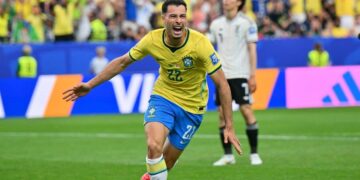 Gol de Martinelli en el descuento clasifica a Brasil a los octavos de final