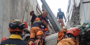 Terremoto de magnitud deja más de 30 muertos y edificios colapsados