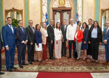 El presidente señaló que esta iniciativa representa un nuevo avance dentro del proceso de transformación del sistema penitenciario y agradeció el respaldo de las instituciones participantes, los colegios