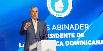 Luis Abinader llama a preservar la unidad, evitar la complacencia interna y mantener un contacto permanente con la ciudadanía