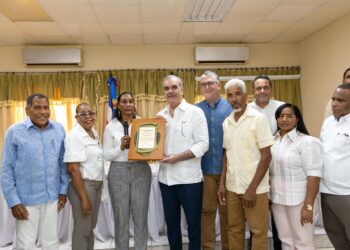 Asociación de Ganaderos de Duvergé reconoce al presidente Abinader por su respaldo al desarrollo del sector, a la producción lechera nacional y a la seguridad alimentaria del país