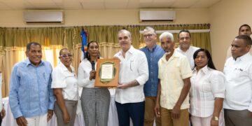 Asociación de Ganaderos de Duvergé reconoce al presidente Abinader por su respaldo al desarrollo del sector, a la producción lechera nacional y a la seguridad alimentaria del país