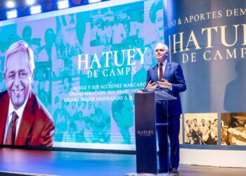 Natalicio de Hatuey De Camps reúne a líderes políticos en acto encabezado por Abinader