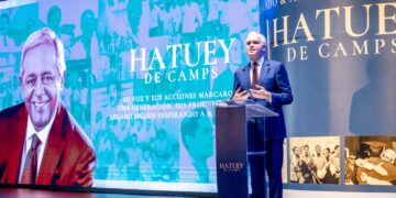 Natalicio de Hatuey De Camps reúne a líderes políticos en acto encabezado por Abinader
