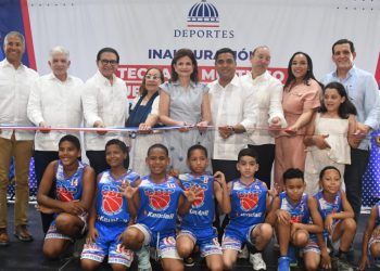 Gobierno entrega techado del Club Domingo Paulino, en Santiago